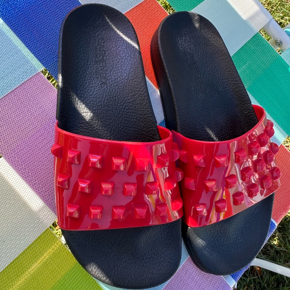 CARMEN SOL franco slides in red